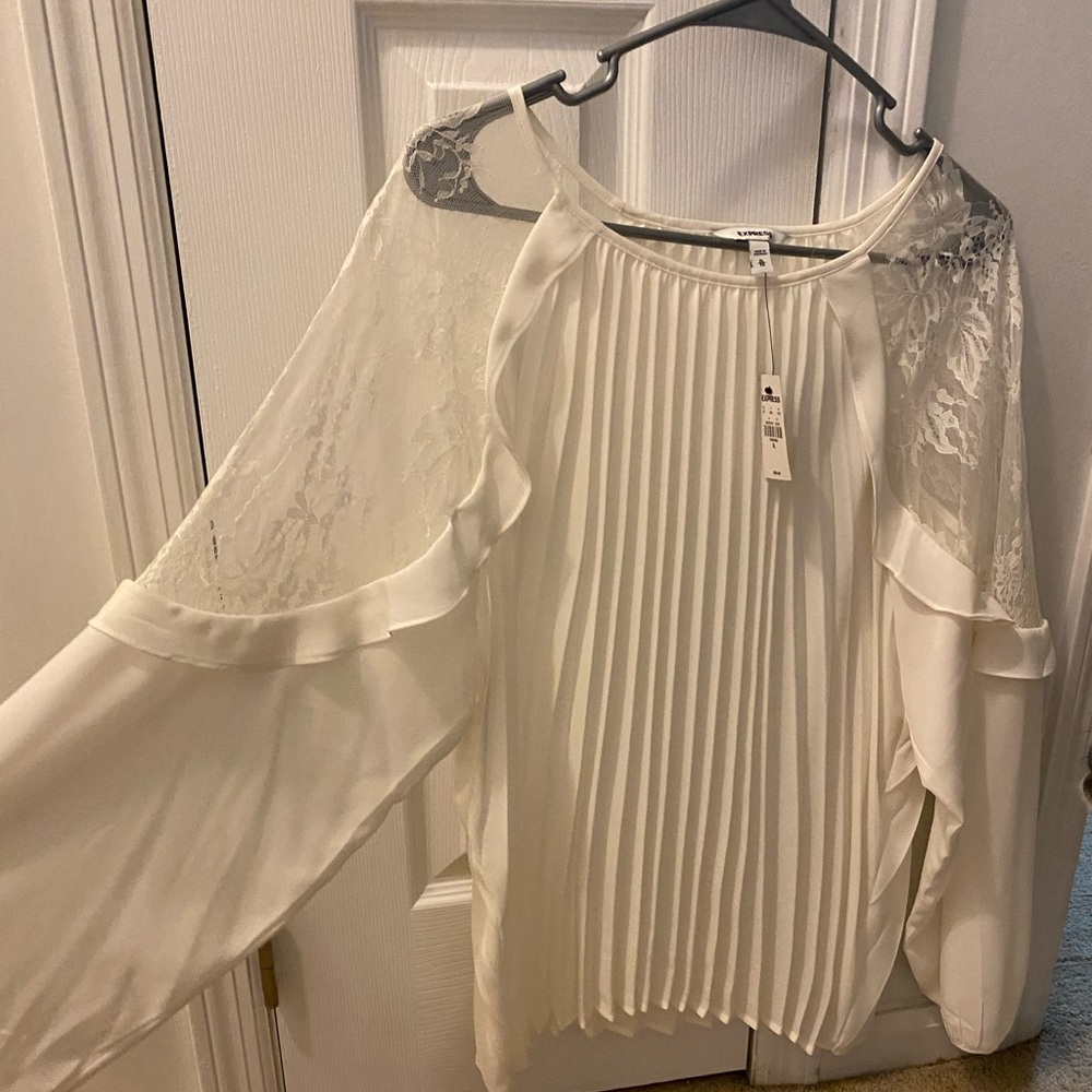 NWT! Lightweight and flowy blouse